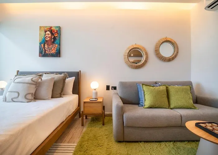Modern With Pool In *